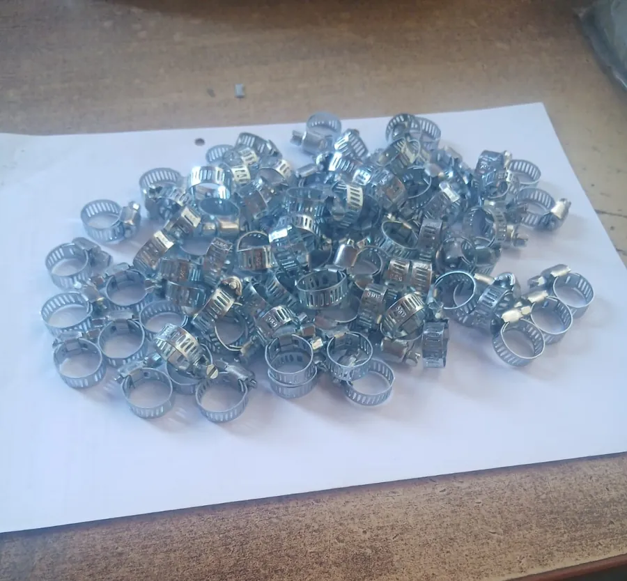 Lote de abrazaderas zincadas de 5/8 CERGAS