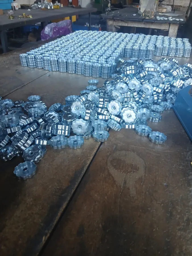 Piezas zincadas listas para ensamblar